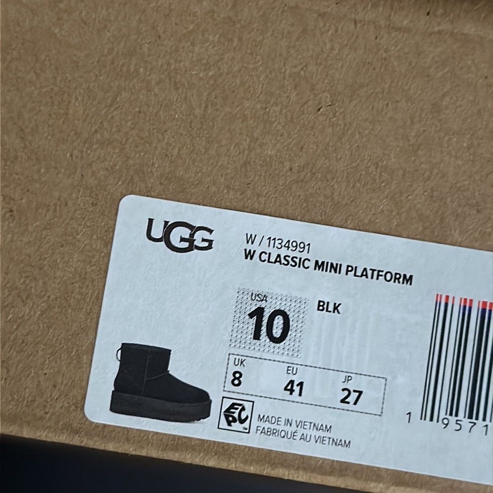 UGG Classic Mini Platform Boots - NWT - Picture 9 of 9